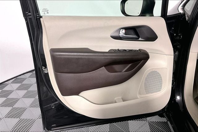 2017 Chrysler Pacifica Touring L