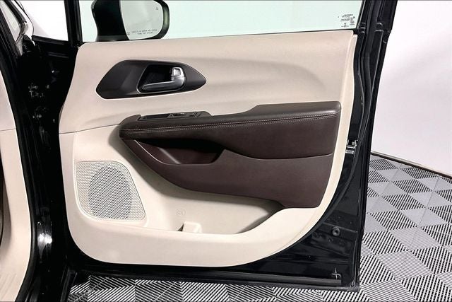 2017 Chrysler Pacifica Touring L
