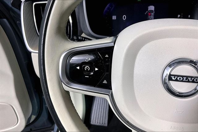 2023 Volvo XC60 B5 Plus Bright Theme