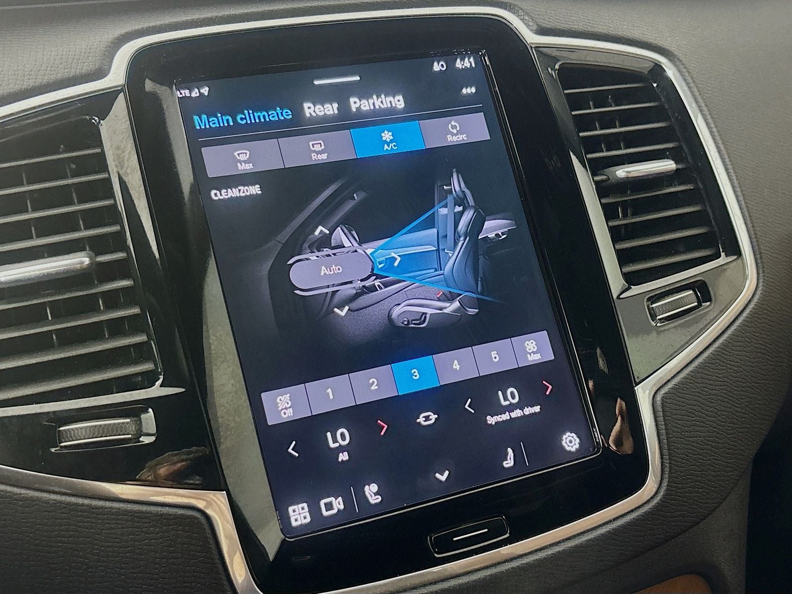 2024 Volvo XC90 B6 Plus Bright Theme