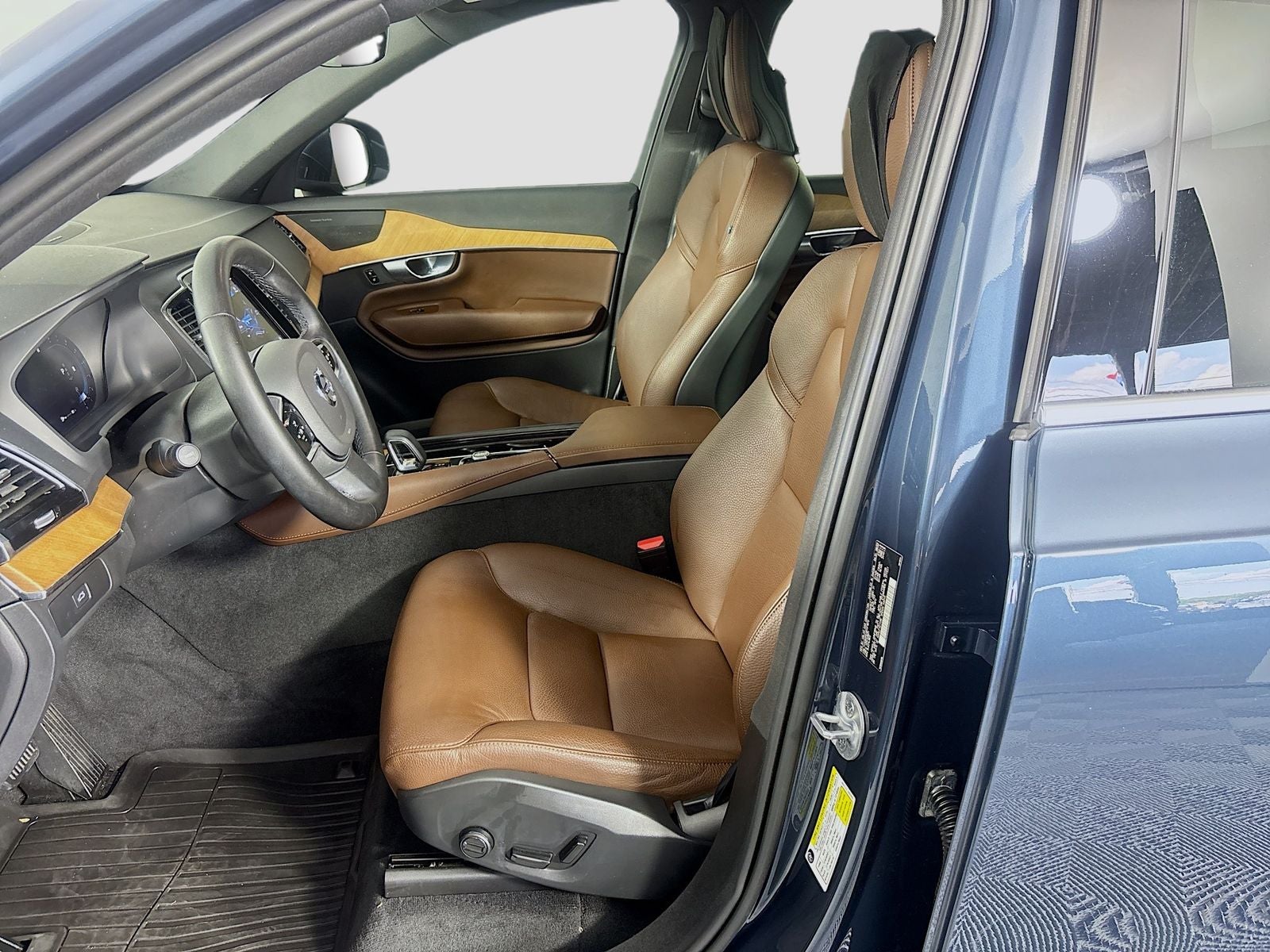 2024 Volvo XC90 B6 Plus Bright Theme