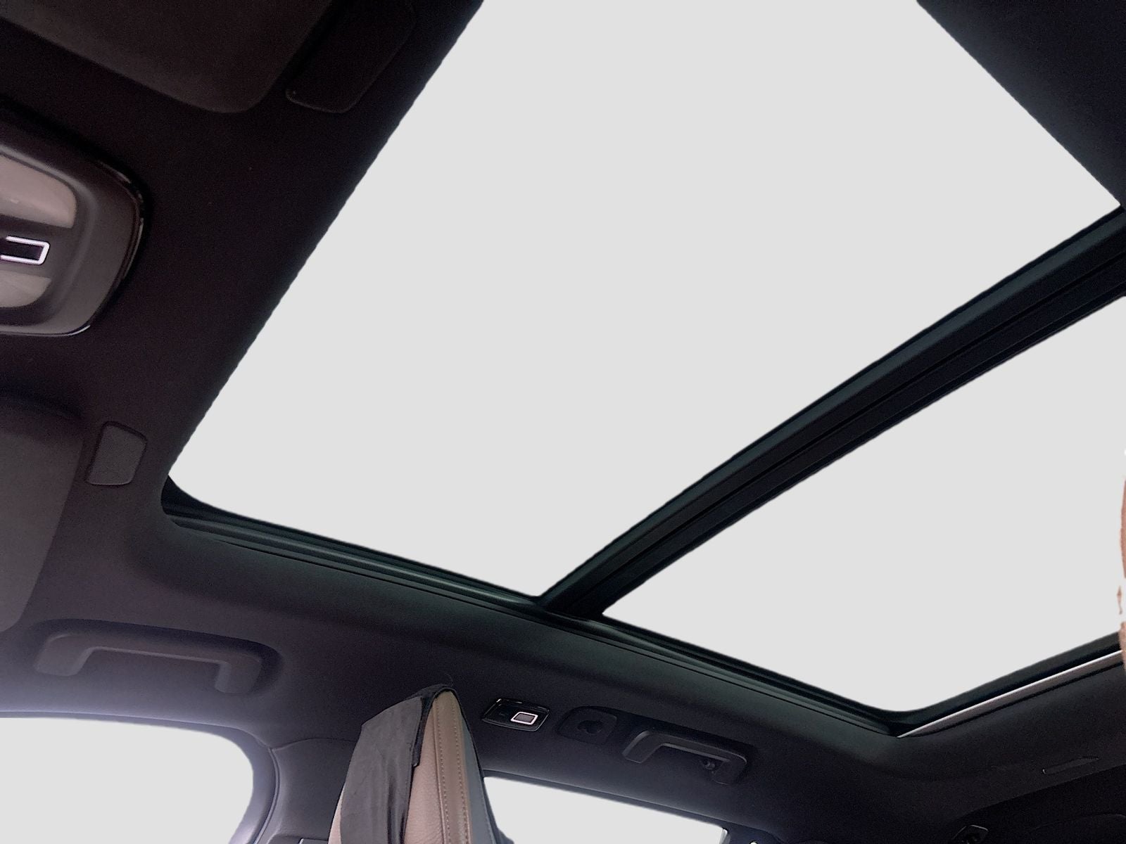 2024 Volvo XC90 B6 Plus Bright Theme
