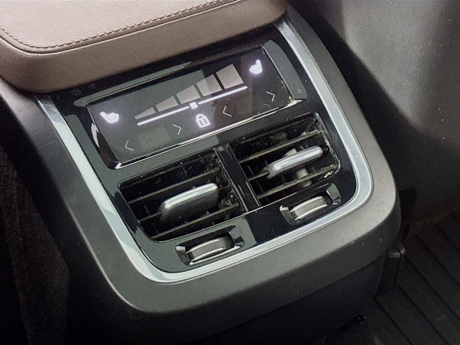 2024 Volvo XC90 B6 Plus Bright Theme