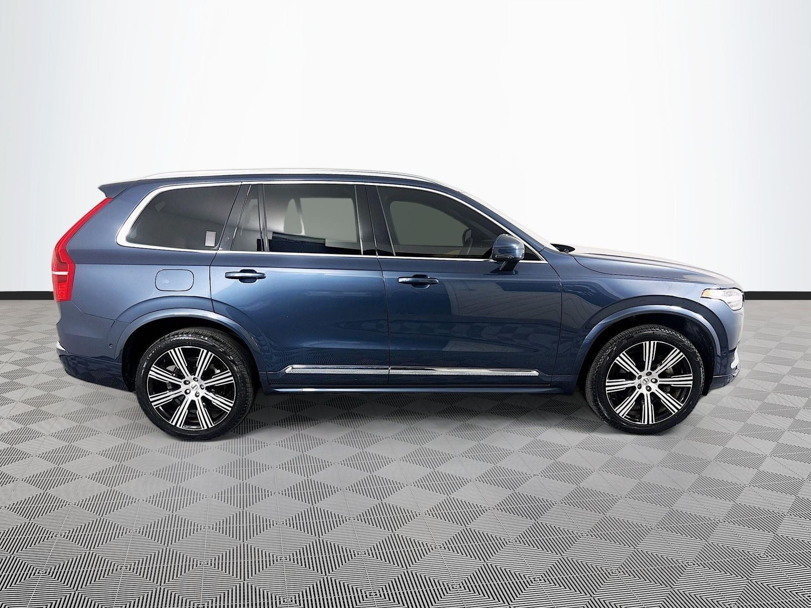 2024 Volvo XC90 B6 Plus Bright Theme