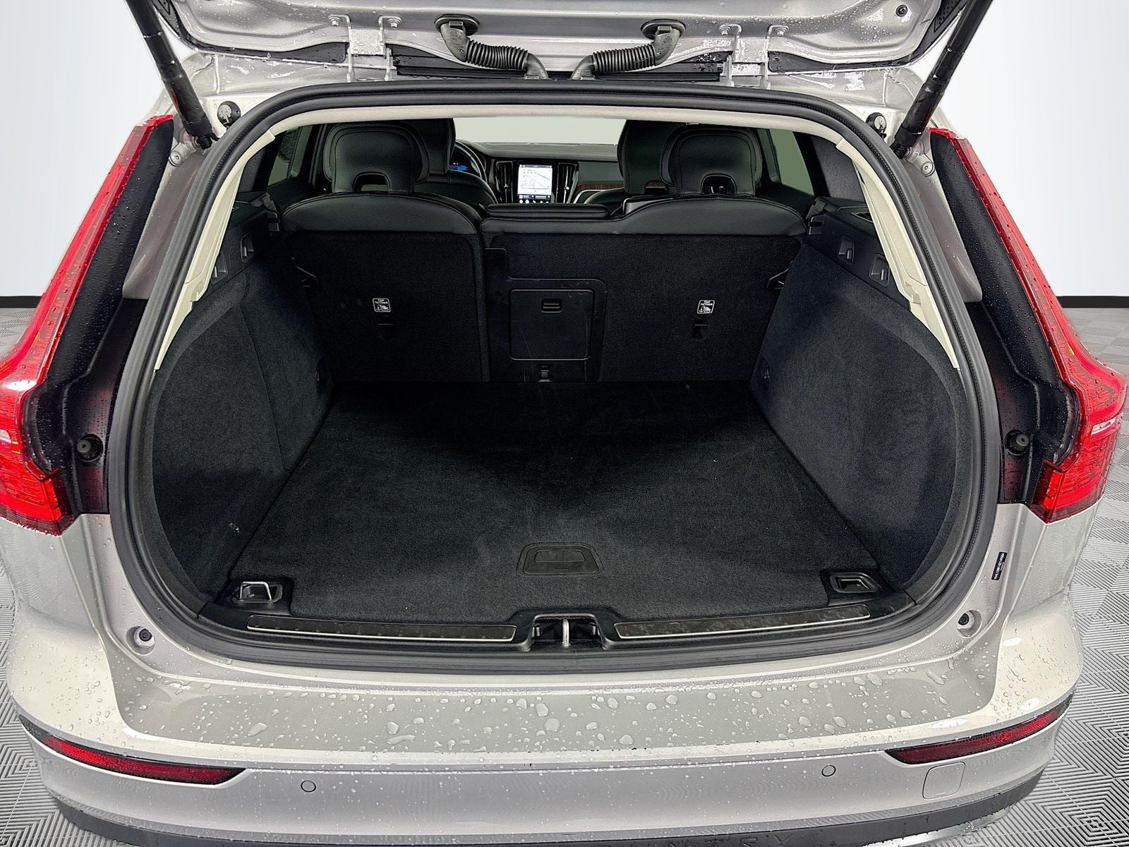 2025 Volvo V60 Cross Country B5 Plus