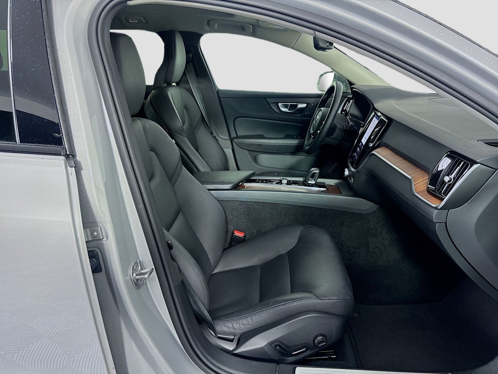 2025 Volvo V60 Cross Country B5 Plus