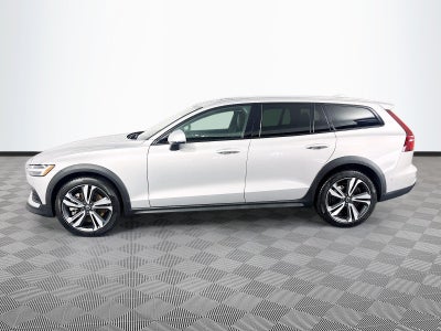 2025 Volvo V60 Cross Country B5 Plus