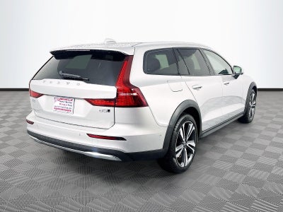 2025 Volvo V60 Cross Country B5 Plus
