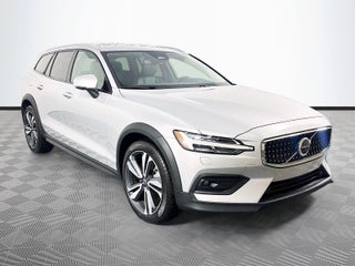 2025 Volvo V60 Cross Country B5 Plus