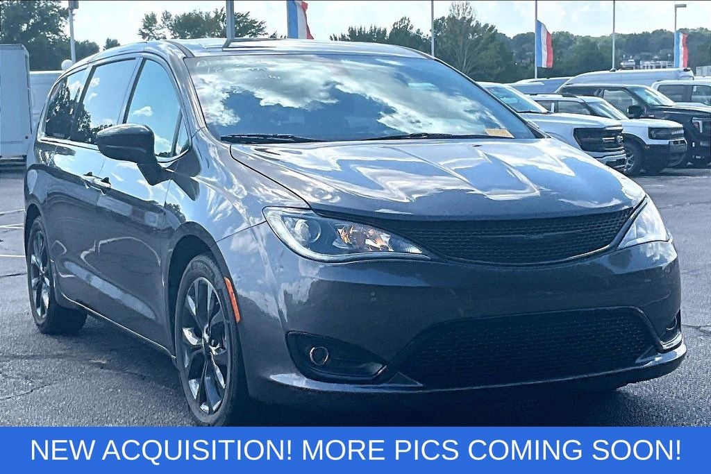 2020 Chrysler Pacifica Touring