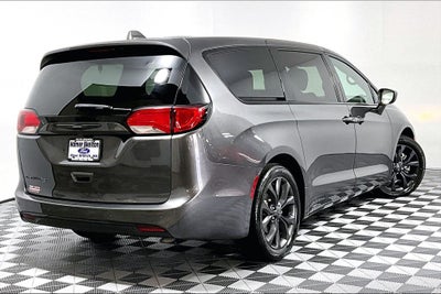 2020 Chrysler Pacifica Touring