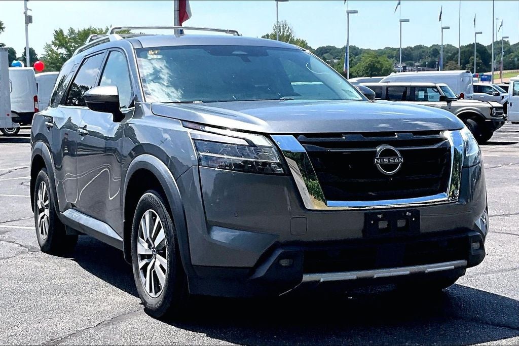 2022 Nissan Pathfinder SL