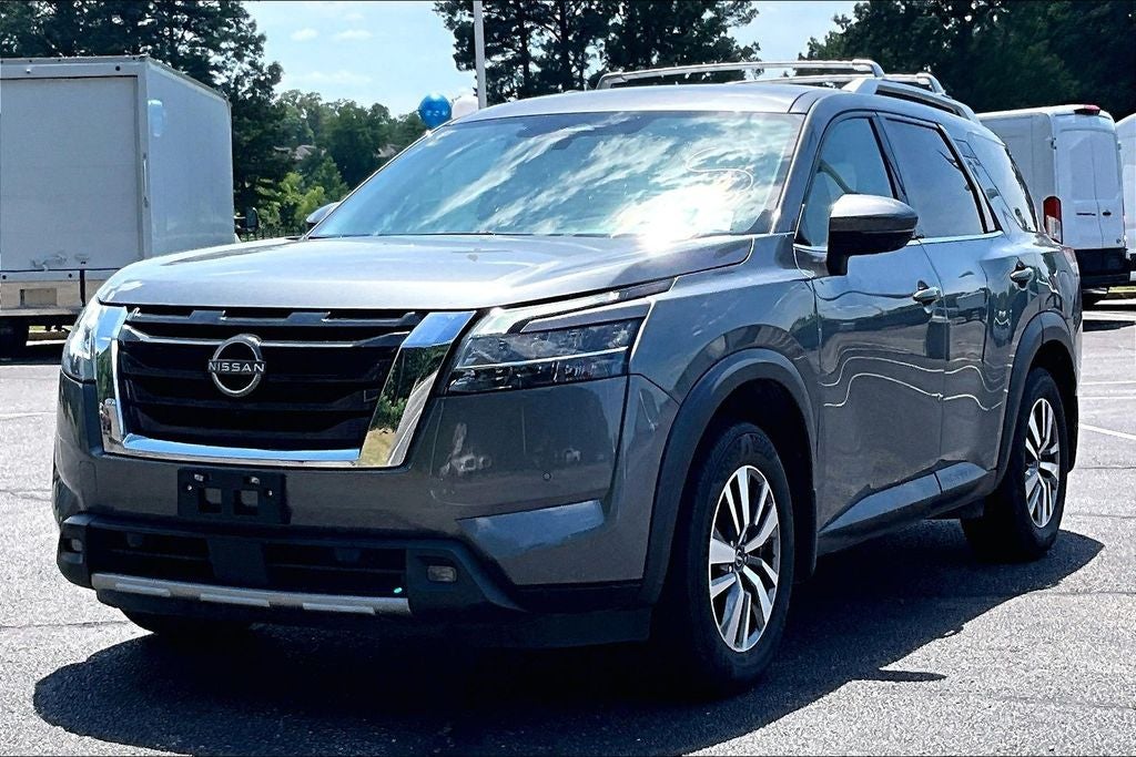 2022 Nissan Pathfinder SL