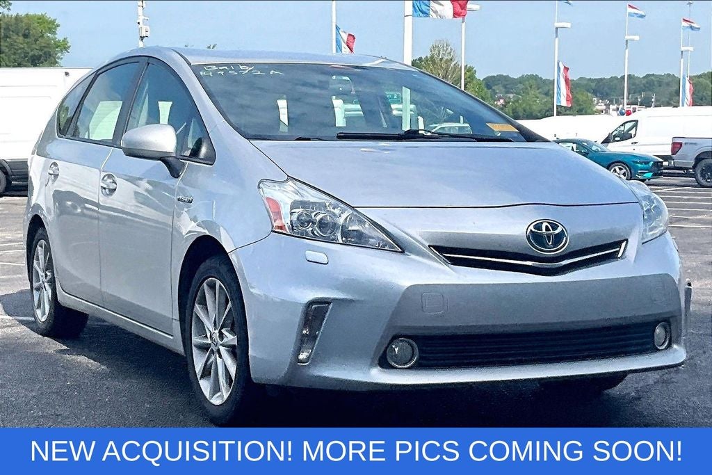 2014 Toyota Prius v Five