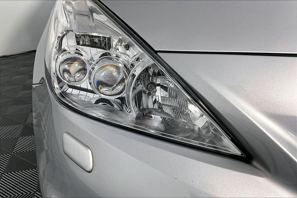 2014 Toyota Prius v Five