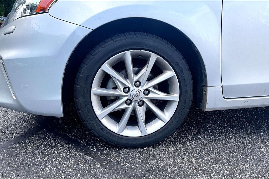 2014 Toyota Prius v Five
