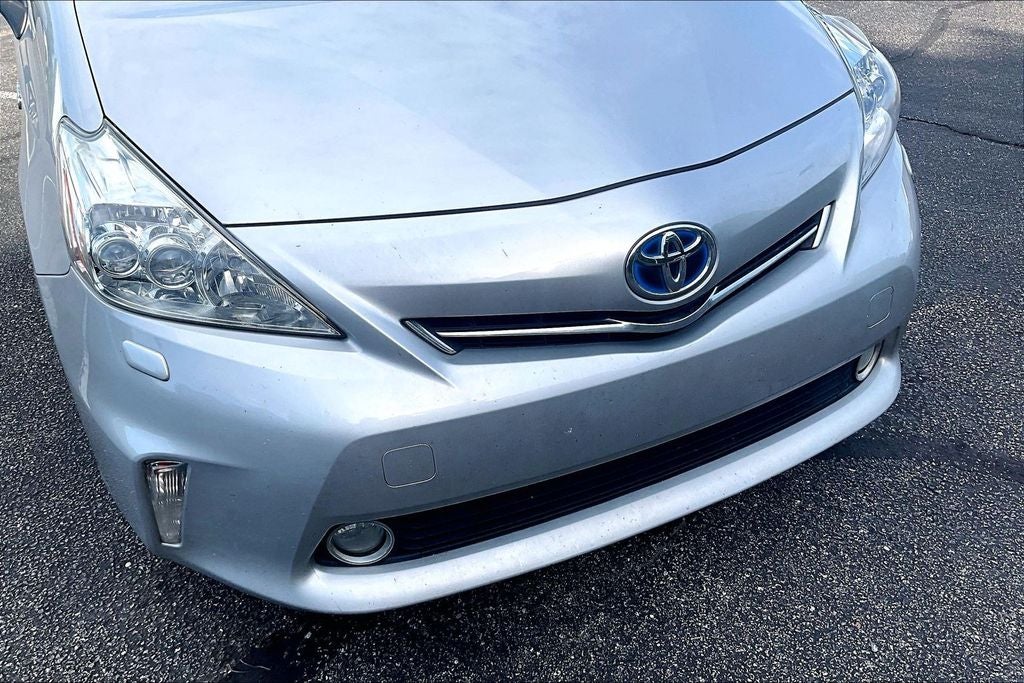 2014 Toyota Prius v Five