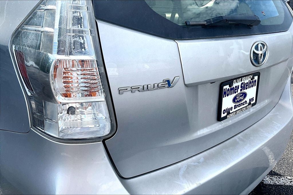 2014 Toyota Prius v Five