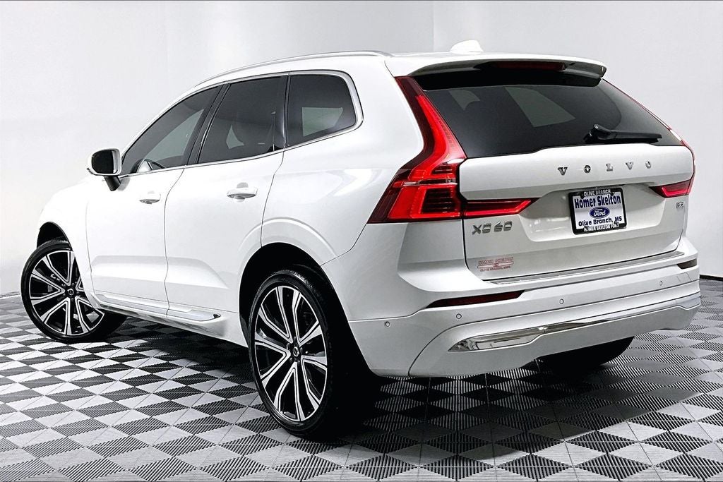 2023 Volvo XC60 B5 Ultimate Bright Theme