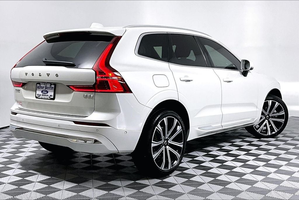 2023 Volvo XC60 B5 Ultimate Bright Theme