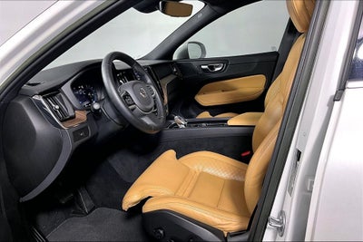 2023 Volvo XC60 B5 Ultimate Bright Theme