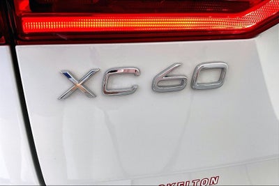 2023 Volvo XC60 B5 Ultimate Bright Theme