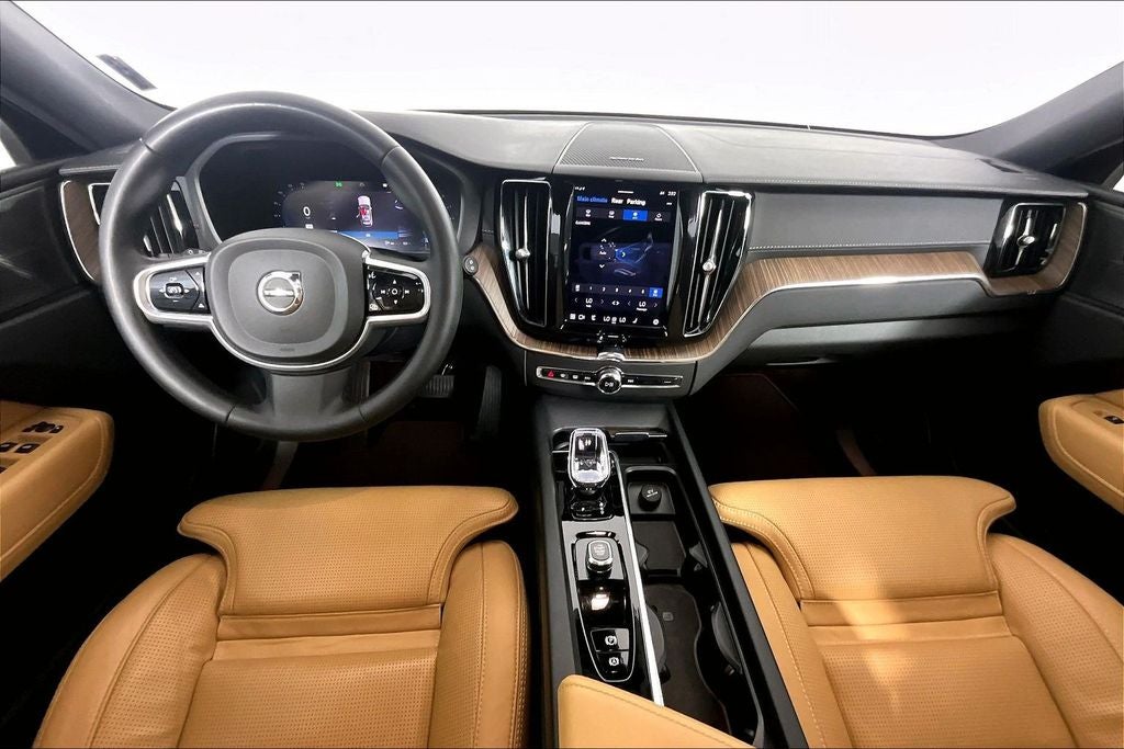 2023 Volvo XC60 B5 Ultimate Bright Theme