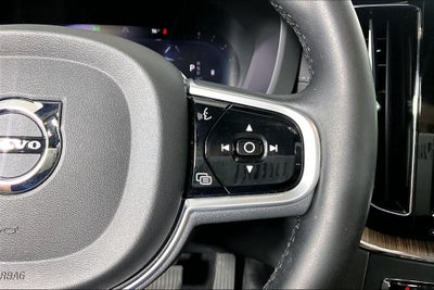 2023 Volvo XC60 B5 Ultimate Bright Theme