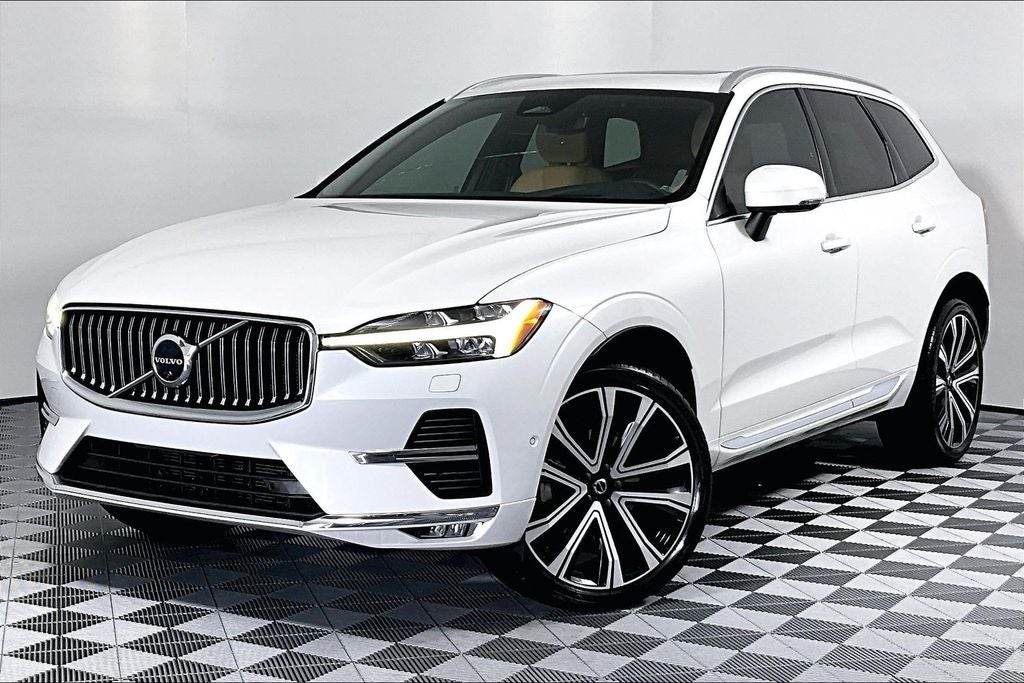 2023 Volvo XC60 B5 Ultimate Bright Theme