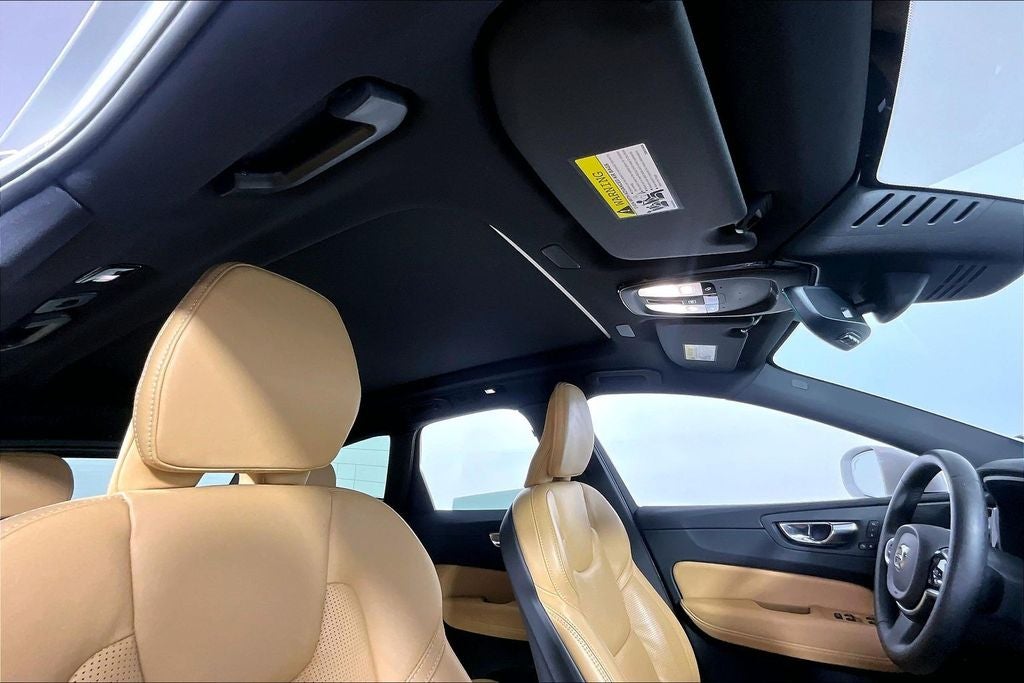 2023 Volvo XC60 B5 Ultimate Bright Theme