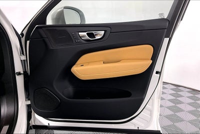 2023 Volvo XC60 B5 Ultimate Bright Theme