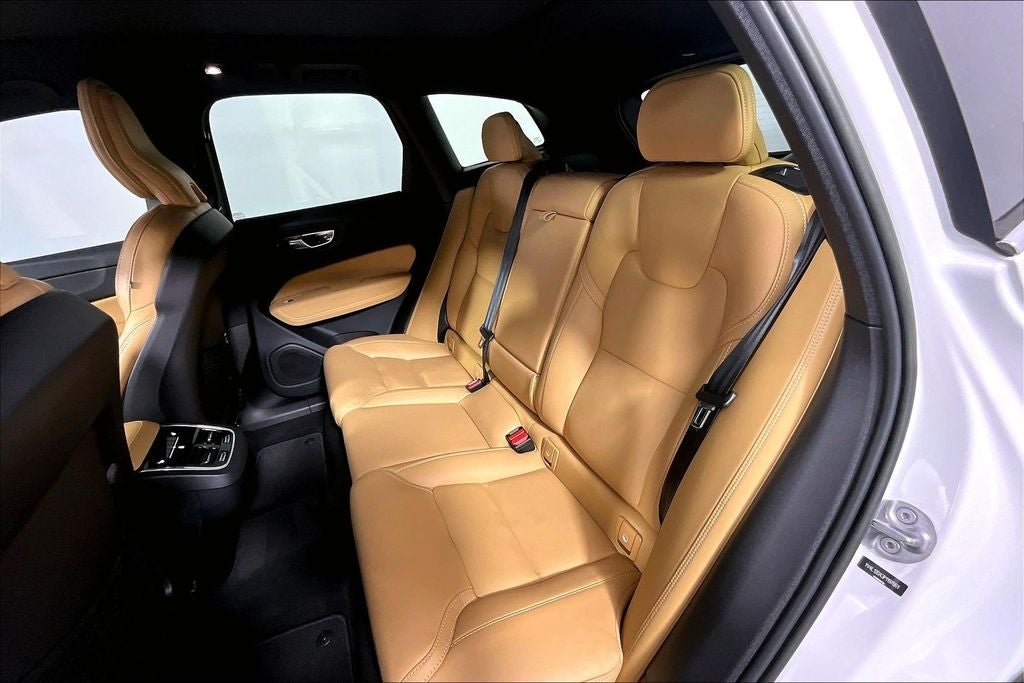 2023 Volvo XC60 B5 Ultimate Bright Theme