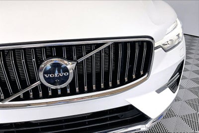 2023 Volvo XC60 B5 Ultimate Bright Theme