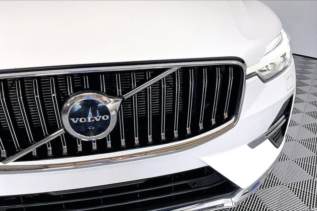2023 Volvo XC60 B5 Ultimate Bright Theme