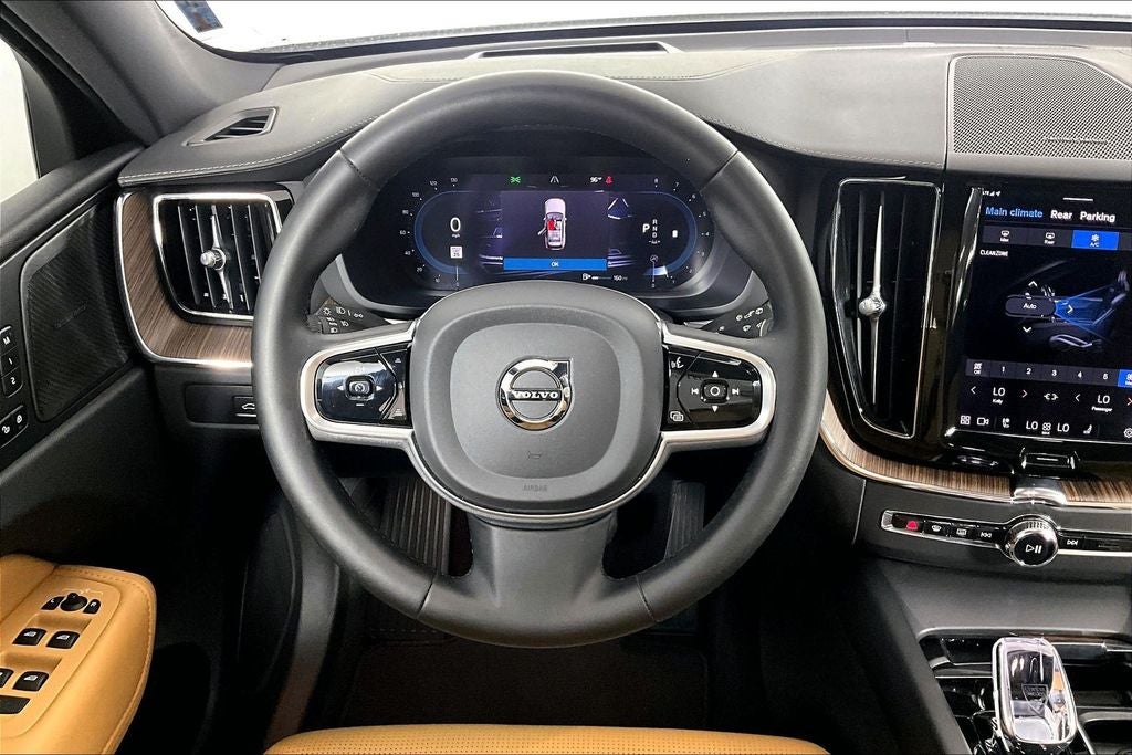 2023 Volvo XC60 B5 Ultimate Bright Theme