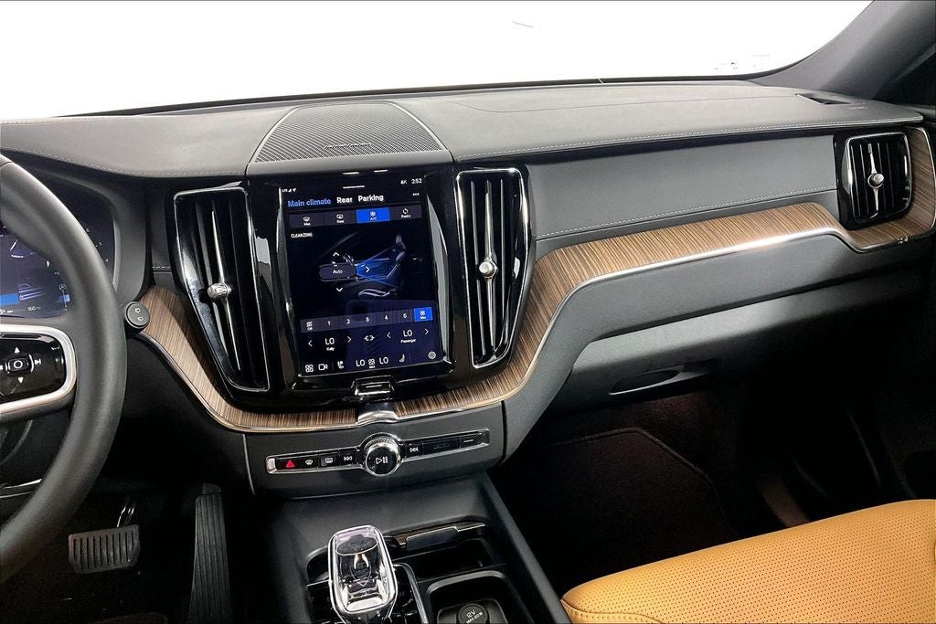 2023 Volvo XC60 B5 Ultimate Bright Theme