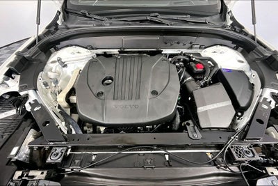 2023 Volvo XC60 B5 Ultimate Bright Theme