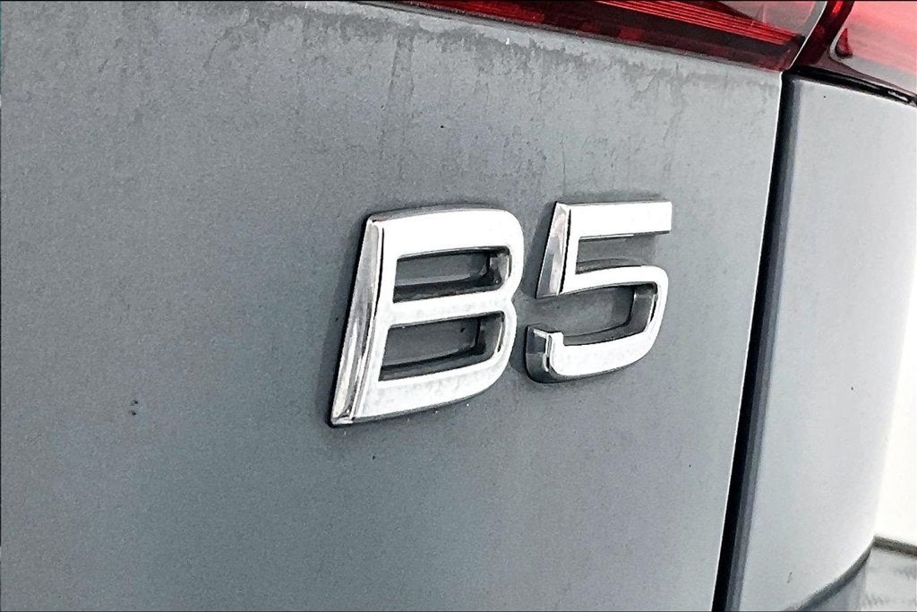 2023 Volvo XC60 B5 Ultimate Bright Theme