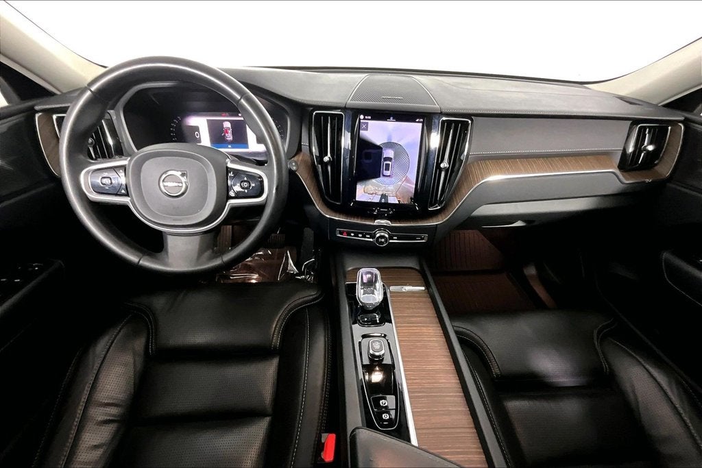 2023 Volvo XC60 B5 Ultimate Bright Theme