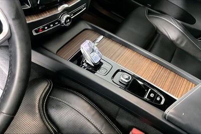 2023 Volvo XC60 B5 Ultimate Bright Theme