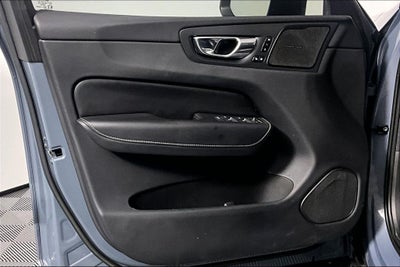 2023 Volvo XC60 B5 Ultimate Bright Theme