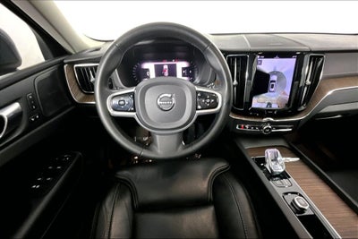 2023 Volvo XC60 B5 Ultimate Bright Theme