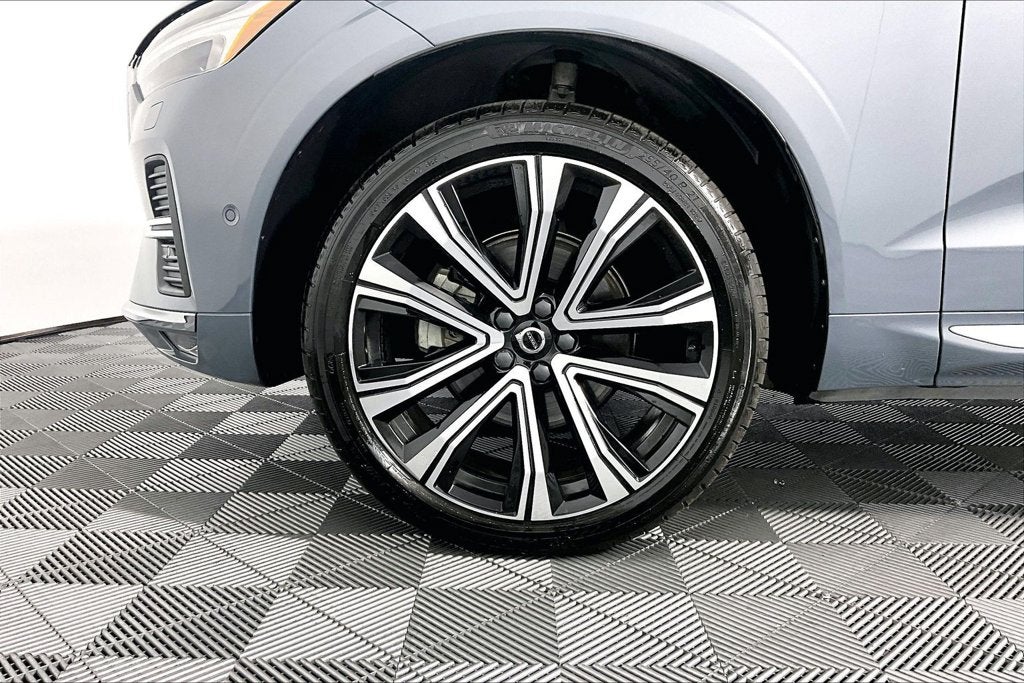 2023 Volvo XC60 B5 Ultimate Bright Theme