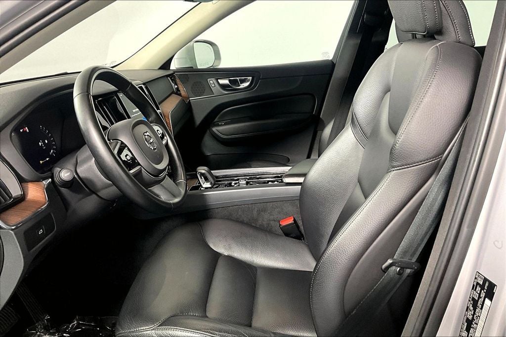 2023 Volvo XC60 B5 Plus Bright Theme