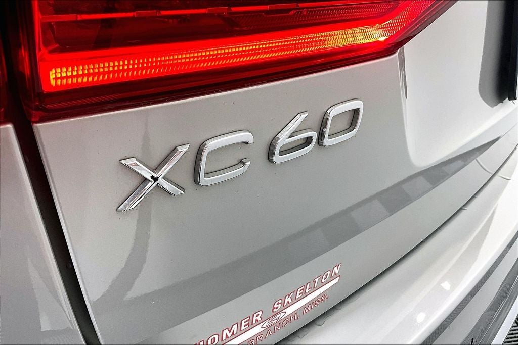 2023 Volvo XC60 B5 Plus Bright Theme