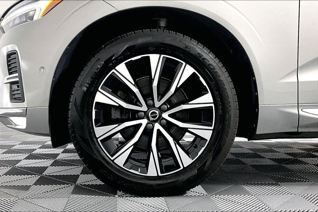 2023 Volvo XC60 B5 Plus Bright Theme