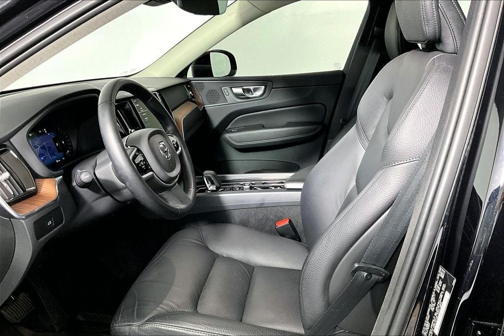 2024 Volvo XC60 B5 Plus Dark Theme