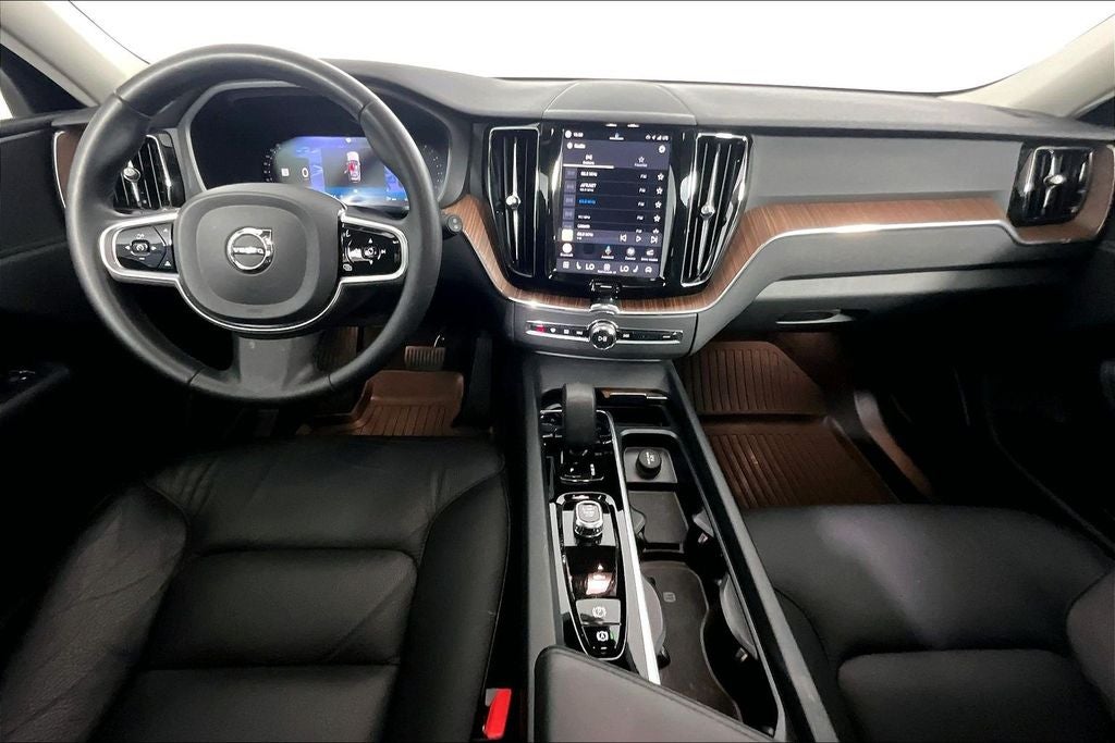 2024 Volvo XC60 B5 Plus Dark Theme