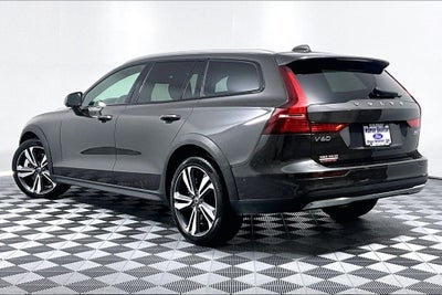 2025 Volvo V60 Cross Country B5 Plus