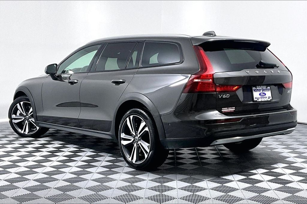 2025 Volvo V60 Cross Country B5 Plus